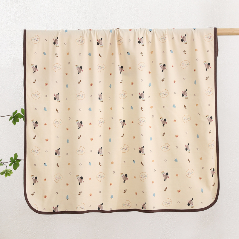 Újszülött ölelős takaró — pamut-vatta anyag, állat- és mesefigurás minta, négy évszakos használat, 1–3 éveseknek (80–100 cm)