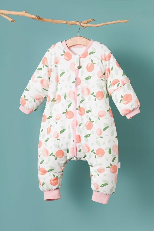 Gyermekek alvózsákja — vastag, quilted kivitel lábakkal elkülönített dizájnnal; anyag: 95% feletti tiszta pamut; bélés: 95% feletti pamut; töltet: poliészter pamut; mintázat: állat.