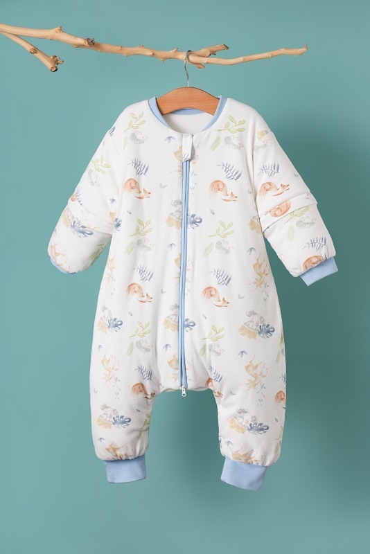 Gyermekek alvózsákja — vastag, quilted kivitel lábakkal elkülönített dizájnnal; anyag: 95% feletti tiszta pamut; bélés: 95% feletti pamut; töltet: poliészter pamut; mintázat: állat.