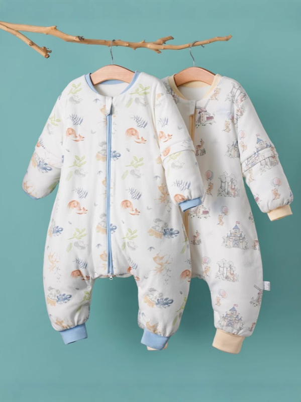 Gyermekek alvózsákja — vastag, quilted kivitel lábakkal elkülönített dizájnnal; anyag: 95% feletti tiszta pamut; bélés: 95% feletti pamut; töltet: poliészter pamut; mintázat: állat.