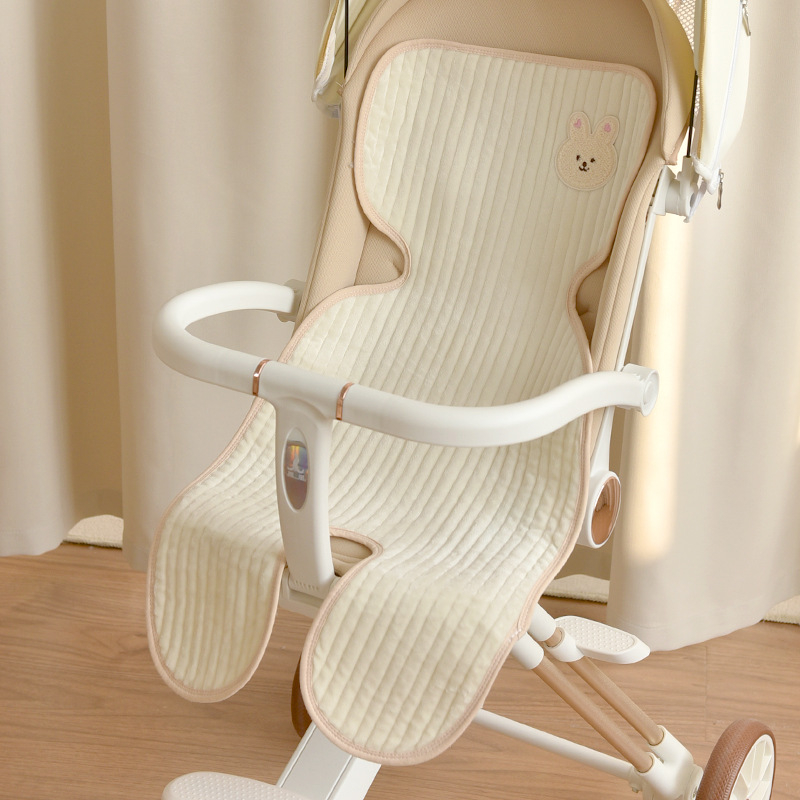 Mat za kolica za bebe – jesen/zima debeli jastuk; gornji sloj beba velur (100% poliester), srednji sloj svila floss (100% poliester), donji sloj 100% pamuk; pogodno za djecu 0-1 godina