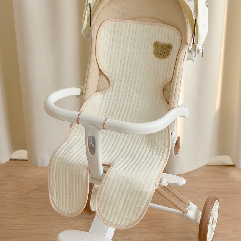 Mat za kolica za bebe – jesen/zima debeli jastuk; gornji sloj beba velur (100% poliester), srednji sloj svila floss (100% poliester), donji sloj 100% pamuk; pogodno za djecu 0-1 godina