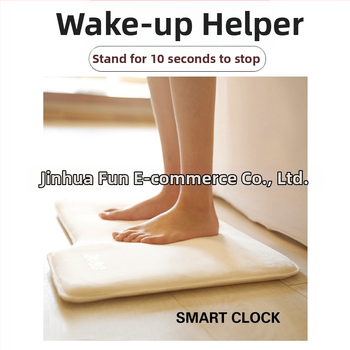 SmartClock budilnik s pametnim prostirkom; LCD numerički prikaz; baterijsko napajanje; elektronijski pogon; debljina 20 mm; velur tkanina kućište