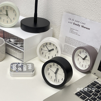Unique stolni sat, jednostranični zaslon, napajanje suhom baterijom, brojčanik od smole, kućište od MDF+PVC, jednostavan i moderan stil