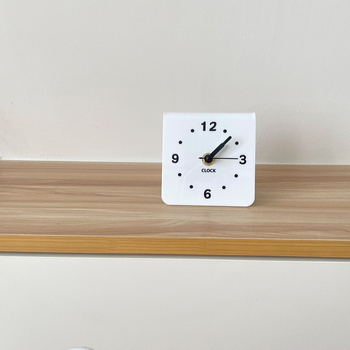 Stolni sat s tihim mehanizmom, punjivo napajanje, brojčanik od kaljenog stakla, kućište od MDF-a i PVC-a