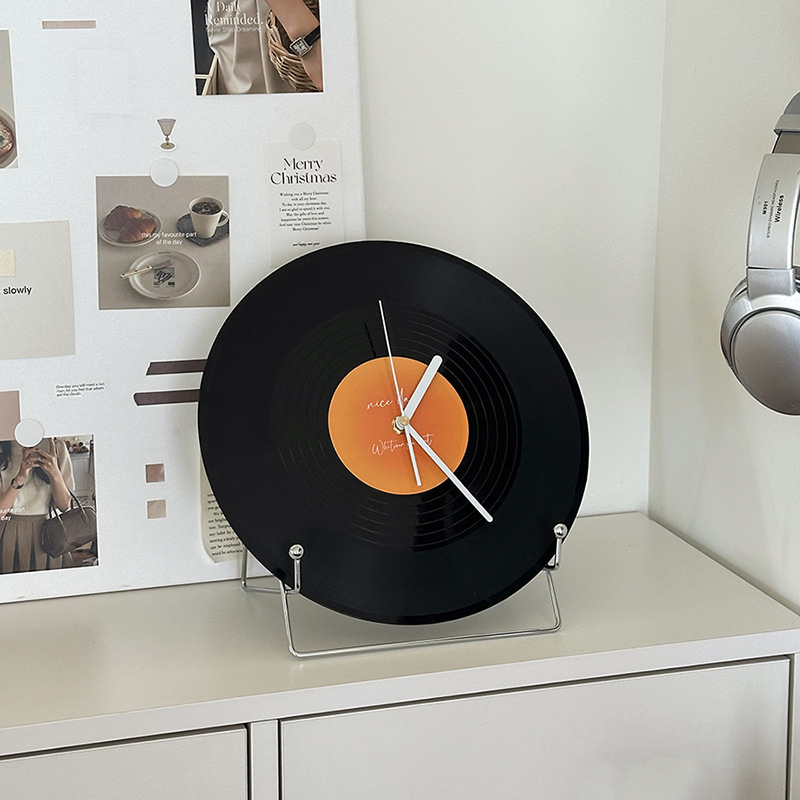 Zidni sat od vinilne ploče, PVC, moderan minimalistički stil, polirana završna obrada, pogodno kao poklon za novi dom