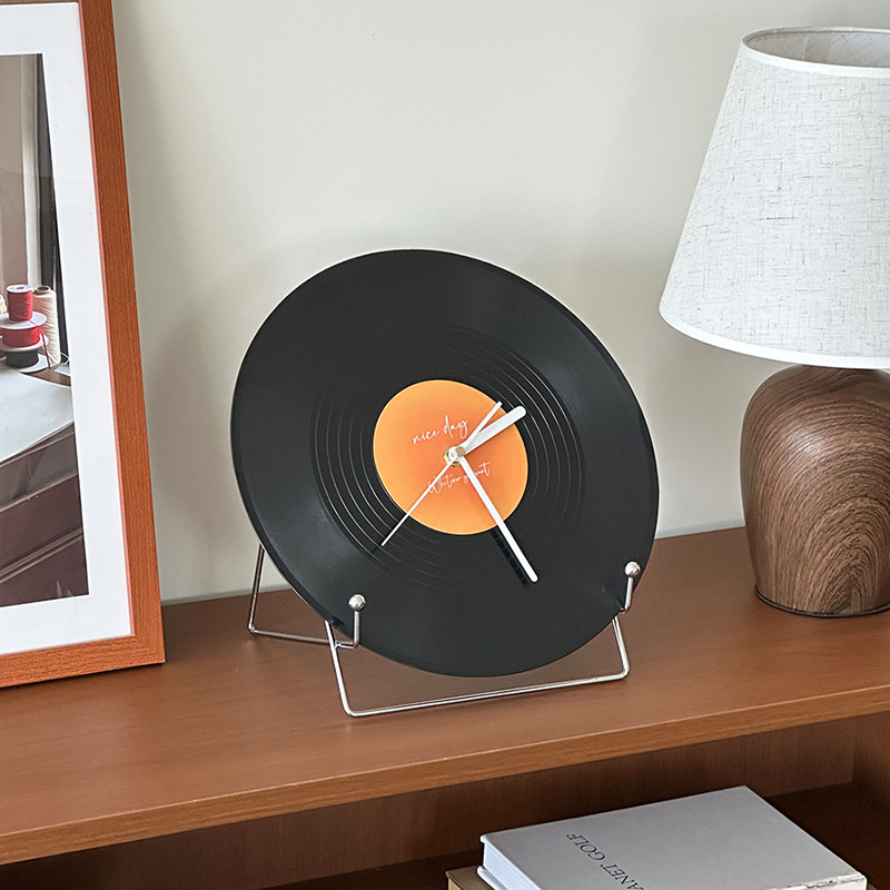 Zidni sat od vinilne ploče, PVC, moderan minimalistički stil, polirana završna obrada, pogodno kao poklon za novi dom