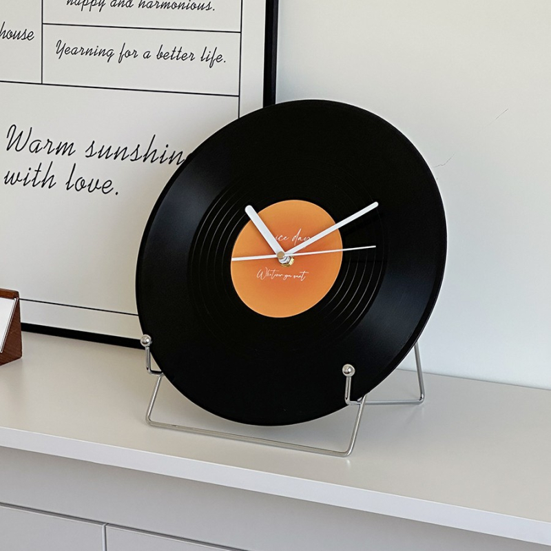 Zidni sat od vinilne ploče, PVC, moderan minimalistički stil, polirana završna obrada, pogodno kao poklon za novi dom