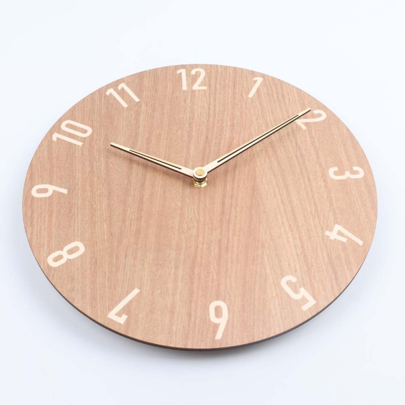 Masszív falióra fából, kör alakú Nordic stílusban, csendes járású, elemes meghajtású, modell C.j