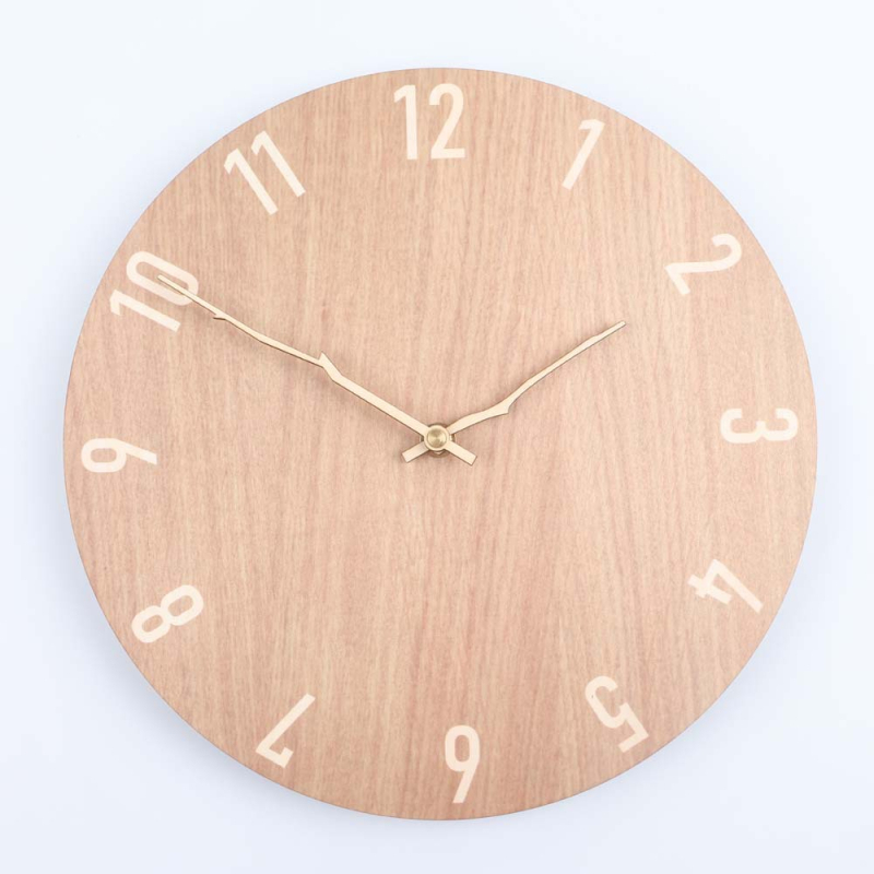 Masszív falióra fából, kör alakú Nordic stílusban, csendes járású, elemes meghajtású, modell C.j