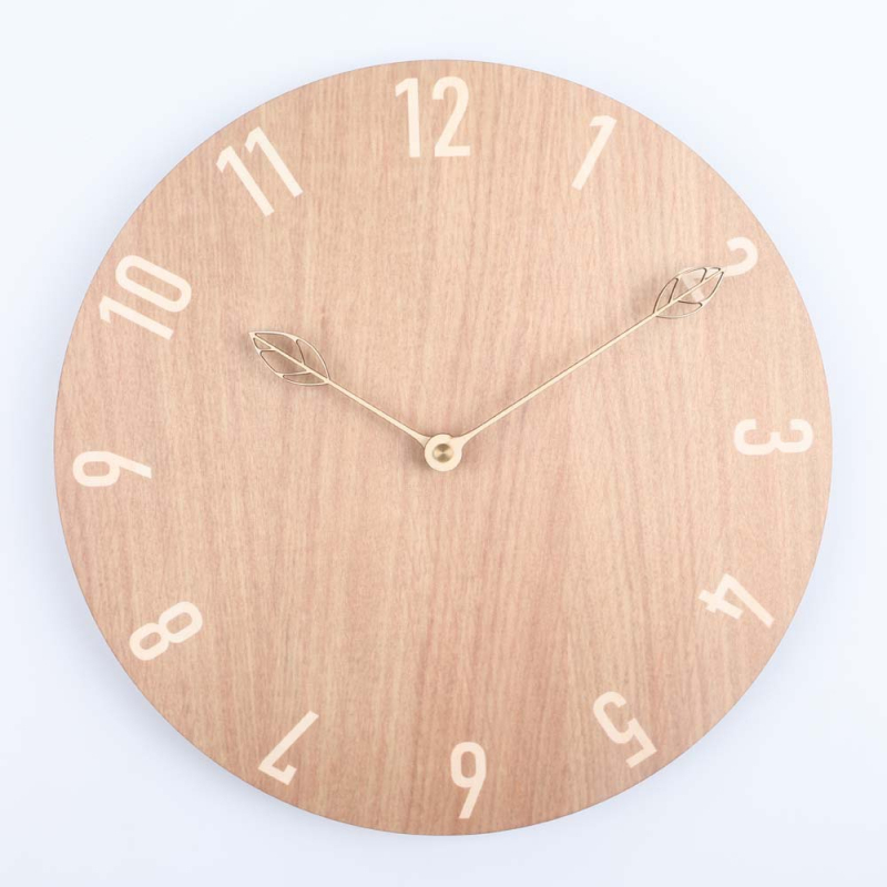 Masszív falióra fából, kör alakú Nordic stílusban, csendes járású, elemes meghajtású, modell C.j