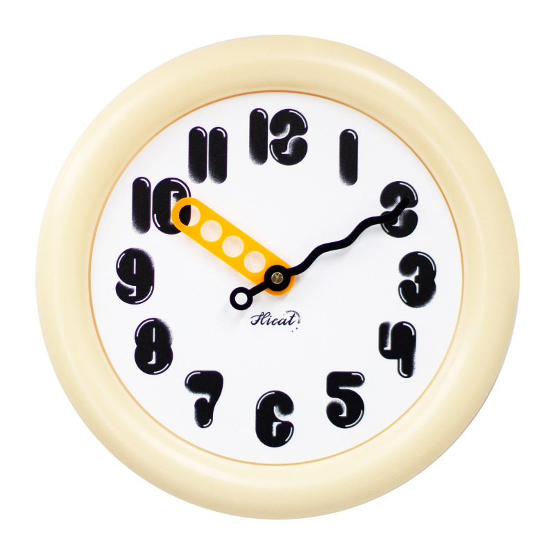 Zidni sat, okruglo plastično kućište, kvarcni mehanizam, napajanje baterijom, analogni prikaz s brojevima