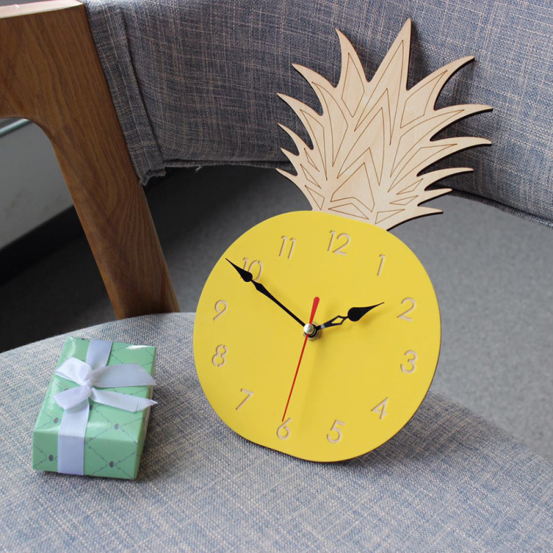 Ananas oblik zidnog sata, tih, akrilni dekor, model CC016, pokret sekunde (sweep), baterijsko napajanje