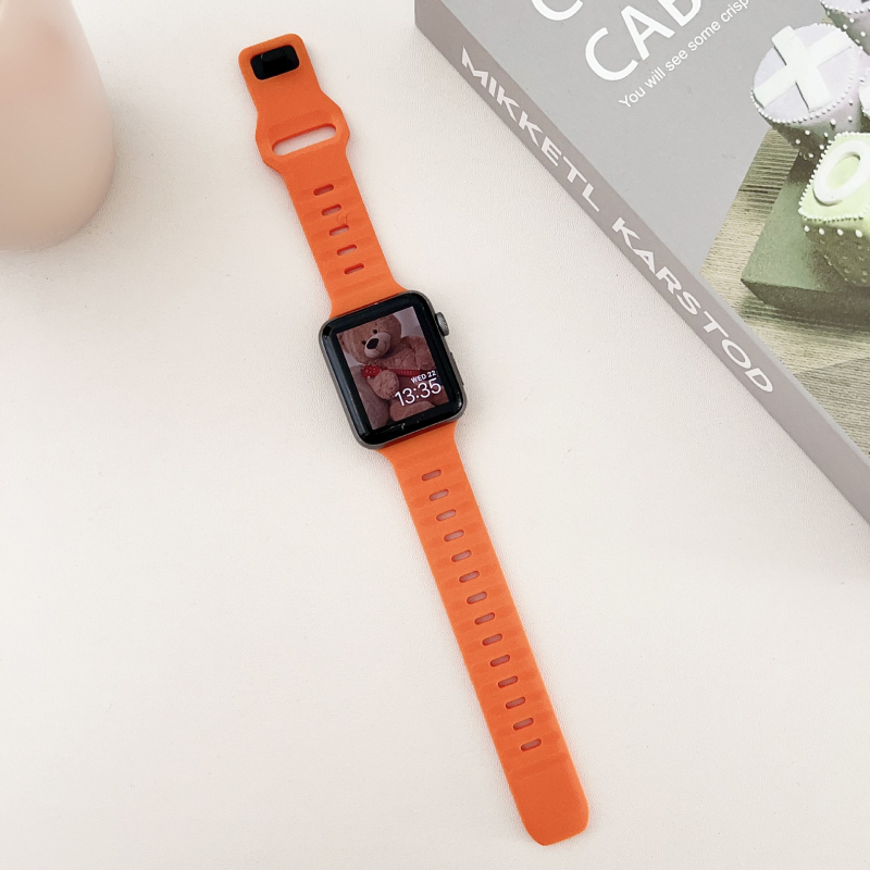 Apple Watch silikoonrihm, sportlik stiil, klamblukk Snap, ühilduv Apple Watchiga, välja antud 2023