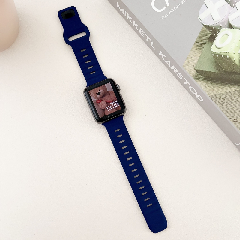 Apple Watch silikoonrihm, sportlik stiil, klamblukk Snap, ühilduv Apple Watchiga, välja antud 2023