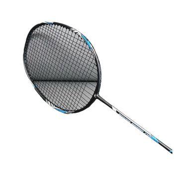 Badminton raketa – ultraletka, karbonska vlakna okvir, težina 95–100 g, drška G1, tvrdoća rama blago tvrđa, pogodna za amaterske treninge i natjecanja