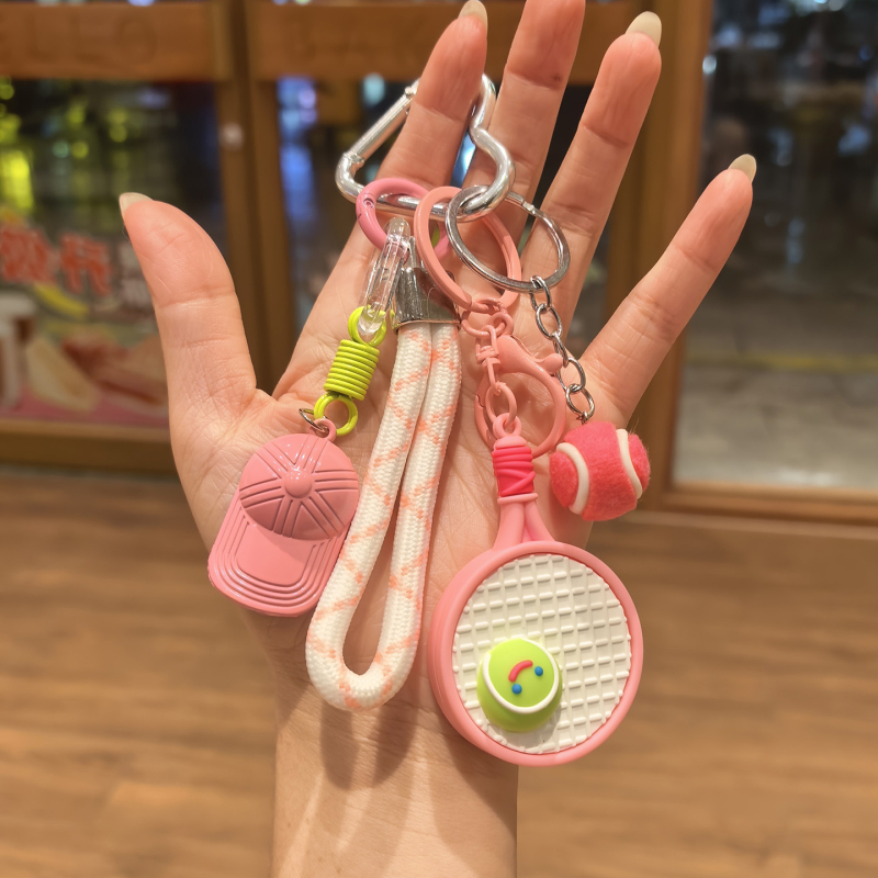 Privezak za ključeve – tenis serija, PVC, ljepilo, motiv: reketa za tenis, teniska lopta, kapa; stil: sportski, ukras za torbu; izlazak: jesen 2025