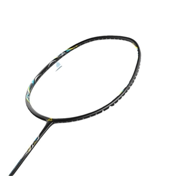 Peak badminton reketa - potpuno karbonska konstrukcija, najlon korice, težina 80–84 g, drška G5, tip rekete: direktan udarac