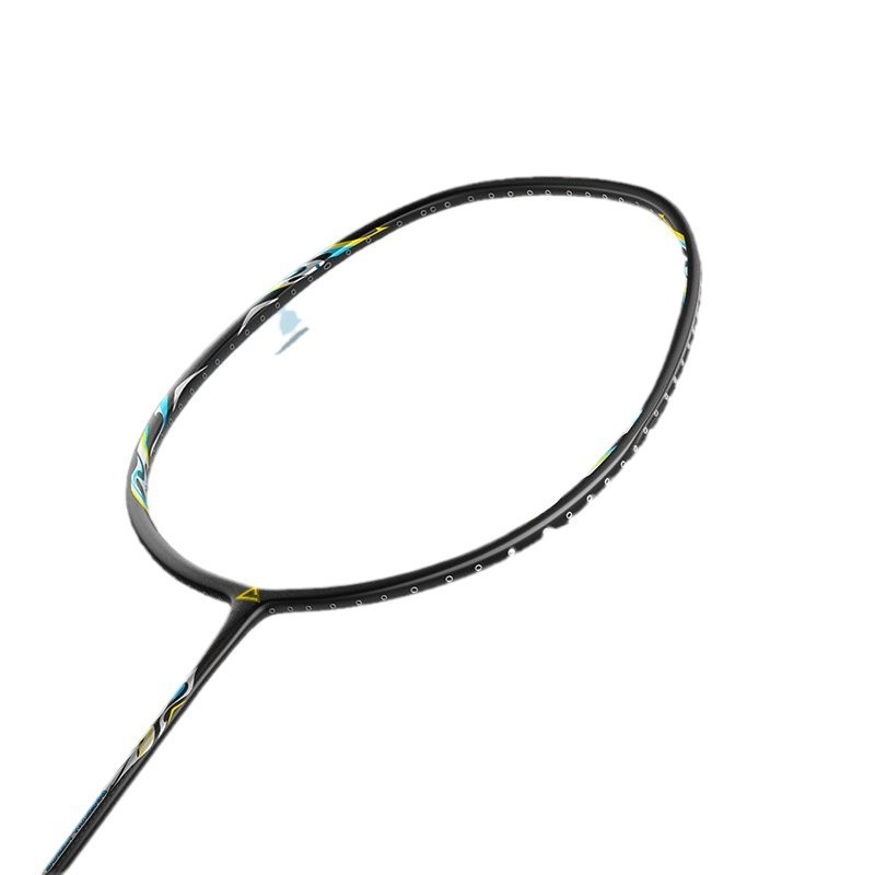 Peak badminton reketa - potpuno karbonska konstrukcija, najlon korice, težina 80–84 g, drška G5, tip rekete: direktan udarac