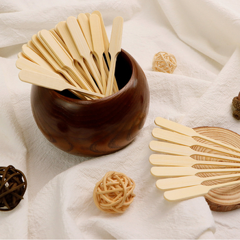 Egyszer használatos bambusz gyümölcsnyárs logóval nyomtatva, modern minimál stílus, minőségi termék