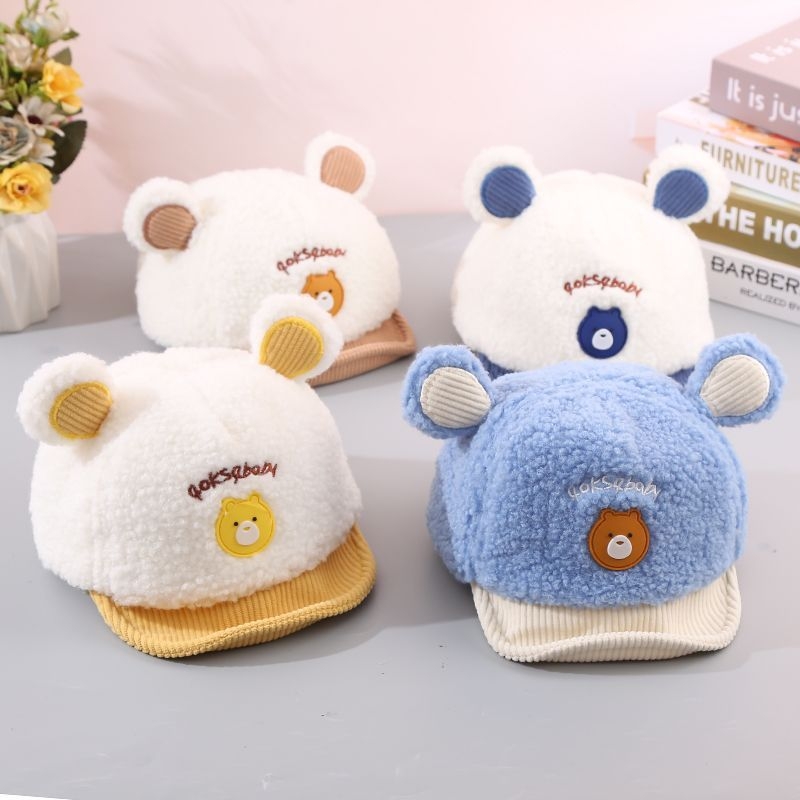 Zīdaiņu cepure no ait vilnas ar kupola formu un īsu malējumu; ausu aizsardzība; elpojoša, silta, pret vēju; 6–12 mēnešus un 1–2 gadus