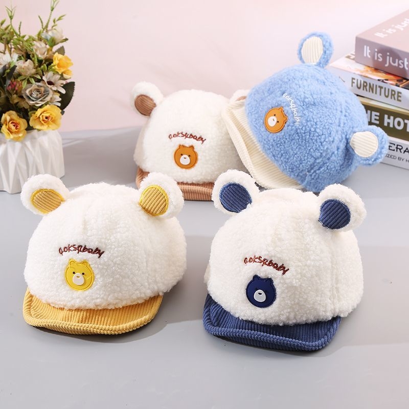 Zīdaiņu cepure no ait vilnas ar kupola formu un īsu malējumu; ausu aizsardzība; elpojoša, silta, pret vēju; 6–12 mēnešus un 1–2 gadus