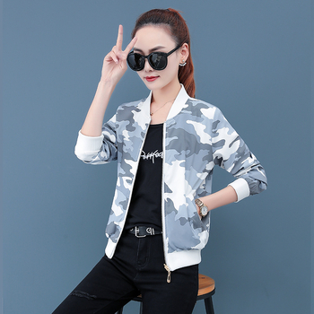 Sieviešu reversā baseball jaka ar garām piedurknēm, stāvošā apkakle, kamuflāžas raksts, poliesteru audums, šaura piegriezums