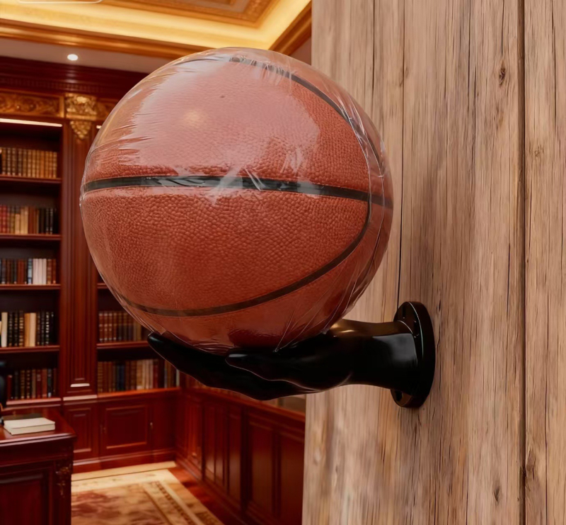 Стойка за баскетбол и футбол – винилова поставка за дисплей със стилизирана дясна ръка, възможност за печат на лого