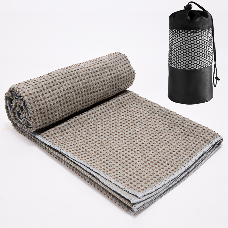 Joga dvielis ar sietiņa somu, pretslīdošs un sviedru uzsūkšana (Materiāls: smalkas šķiedras + sveķu daļiņas; Biezums: 1.2–1.5 mm; Svars: 520 g; Pielietojums: joga/fitnesa/ārās sporta)