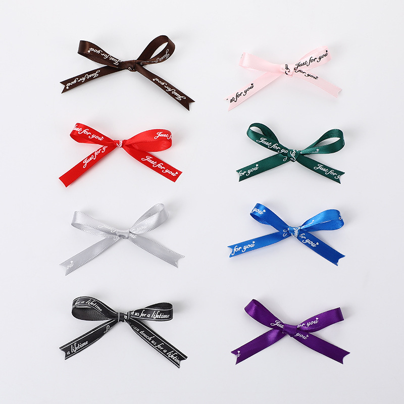 Virágmintás poliészter szalag ajándékokhoz – DIY tortadíszítés, csomagolás (Poliészter; virágmintázat; ajándékcsomagolás; tortadíszítés; DIY)