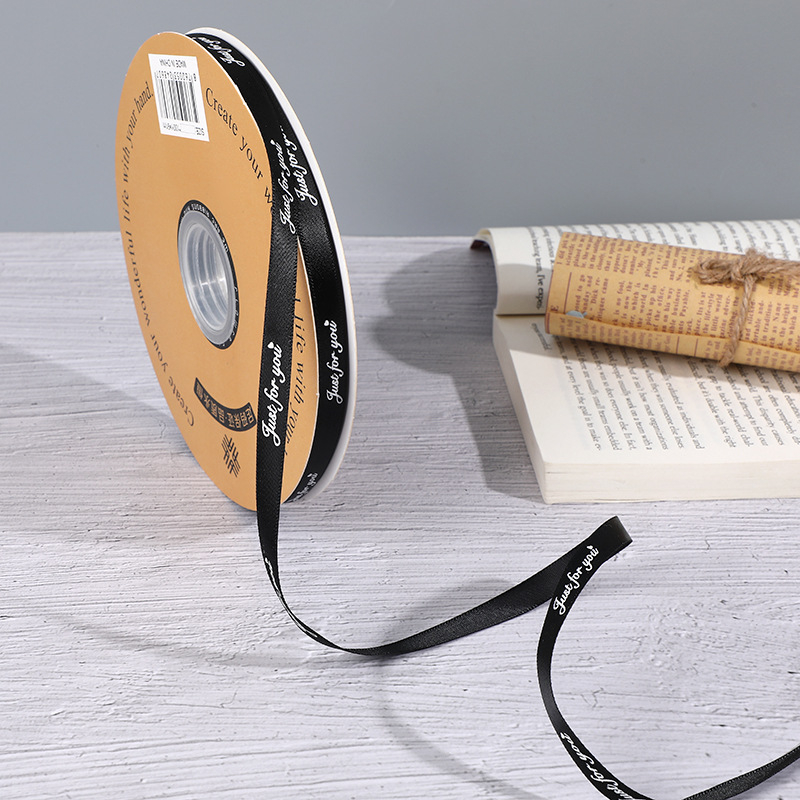 Virágmintás poliészter szalag ajándékokhoz – DIY tortadíszítés, csomagolás (Poliészter; virágmintázat; ajándékcsomagolás; tortadíszítés; DIY)