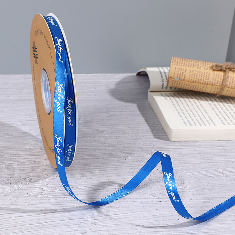 Virágmintás poliészter szalag ajándékokhoz – DIY tortadíszítés, csomagolás (Poliészter; virágmintázat; ajándékcsomagolás; tortadíszítés; DIY)