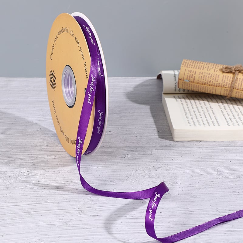 Virágmintás poliészter szalag ajándékokhoz – DIY tortadíszítés, csomagolás (Poliészter; virágmintázat; ajándékcsomagolás; tortadíszítés; DIY)