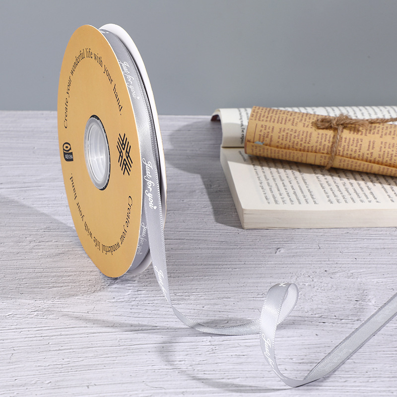 Virágmintás poliészter szalag ajándékokhoz – DIY tortadíszítés, csomagolás (Poliészter; virágmintázat; ajándékcsomagolás; tortadíszítés; DIY)