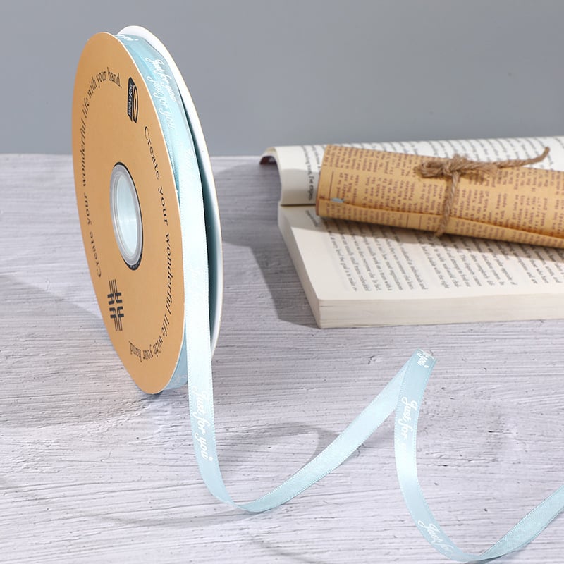 Virágmintás poliészter szalag ajándékokhoz – DIY tortadíszítés, csomagolás (Poliészter; virágmintázat; ajándékcsomagolás; tortadíszítés; DIY)