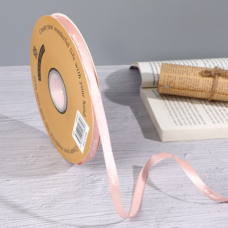 Virágmintás poliészter szalag ajándékokhoz – DIY tortadíszítés, csomagolás (Poliészter; virágmintázat; ajándékcsomagolás; tortadíszítés; DIY)