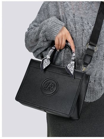 PU кожена дамска чанта за рамо – модерна стилна визия, хоризонтална квадратна форма, цип, полиестерна подплата, вътрешен джоб за телефон