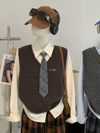 Két részes készlet: hímzett betűs kötött mellény rétegezett inggel, Turn-down gallér, hosszú ujjú, preppy stil; Copper Ammonia Fiber; 70–80% összetétel; minta Letters/Numbers/Text