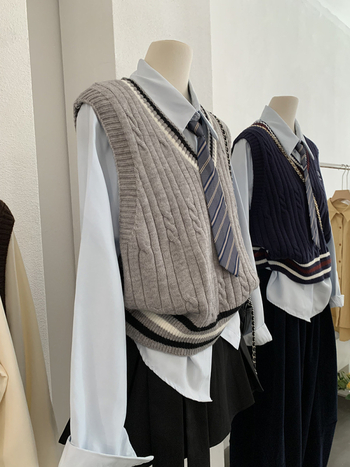 Két darabos készlet: hosszú ujjú ing és ujjatlan kötött mellény nyakkendővel, kollégiumi stílus, laza szabás, anyag Cupro rost és poliészter, egyszínű, ősz 2025