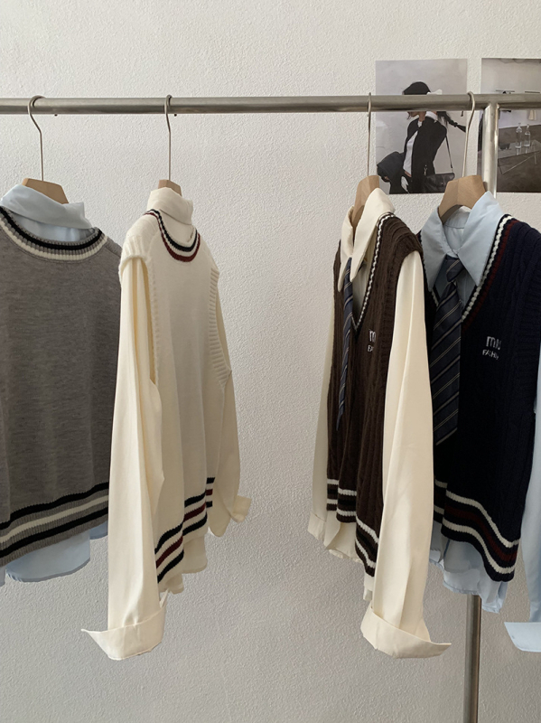 Két darabos készlet: hosszú ujjú ing és ujjatlan kötött mellény nyakkendővel, kollégiumi stílus, laza szabás, anyag Cupro rost és poliészter, egyszínű, ősz 2025