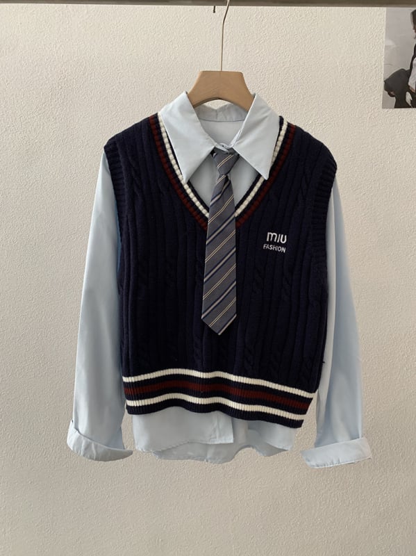 Két darabos készlet: hosszú ujjú ing és ujjatlan kötött mellény nyakkendővel, kollégiumi stílus, laza szabás, anyag Cupro rost és poliészter, egyszínű, ősz 2025