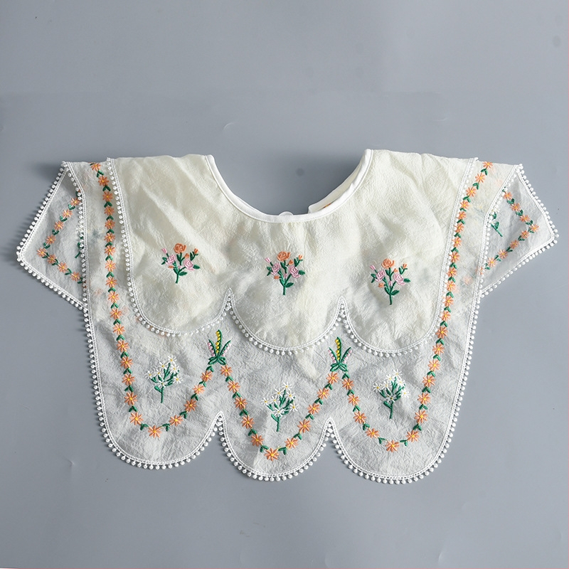 Etno stiilis šalli-kaelus kleitidele pitsilise dekoratsiooni ja õõnes dizainiga; polüesterniit; eraldi pakendamine; täiskasvanud; suvi 2022