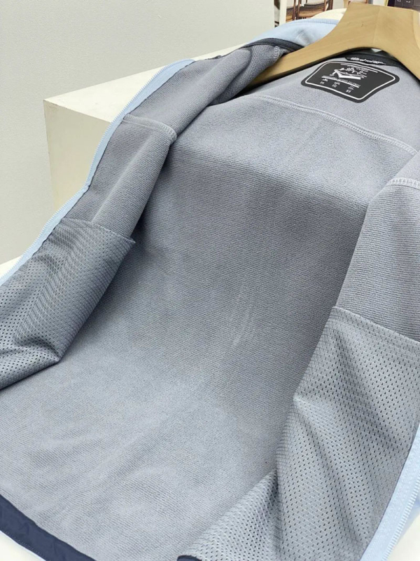 Softshell prsluk s fleece unutrašnjom podstavom i stojećim ovratnikom — otporan na vjetar i vodootporan, zatvarač sprijeda, poliester tkanina