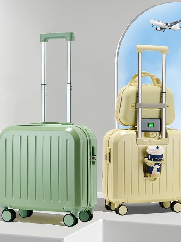 Kabinbeli poggyász; PVC test; zip nyitás; USB port; lopás elleni védelem; modell 716