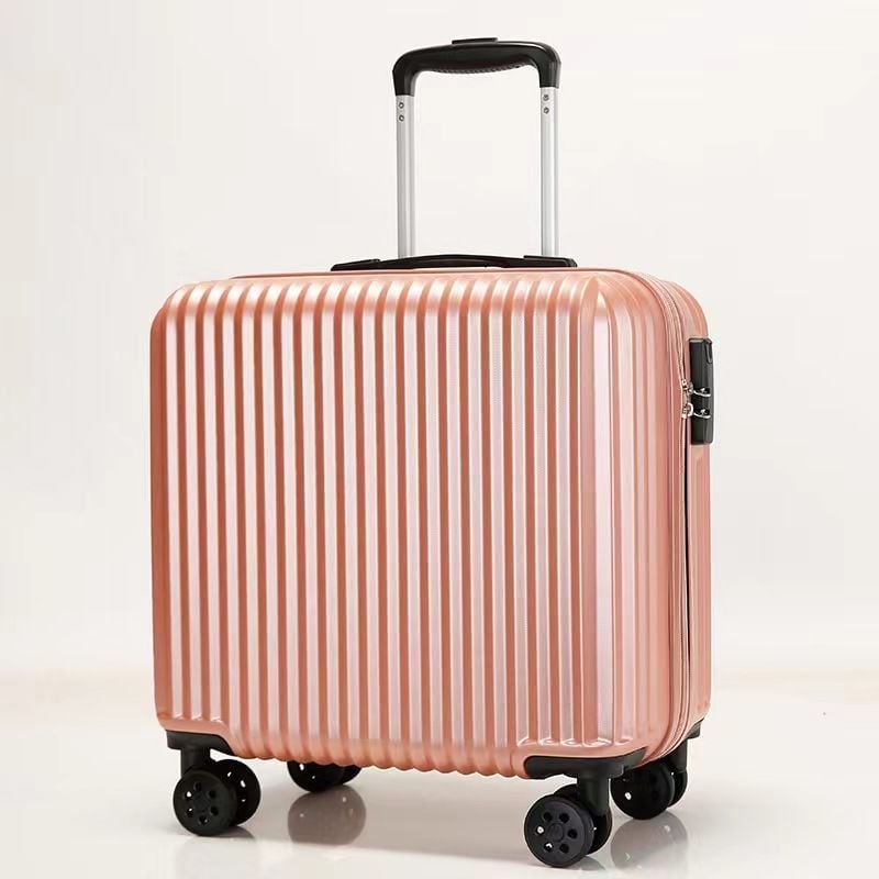 Kabinbeli poggyász; PVC test; zip nyitás; USB port; lopás elleni védelem; modell 716