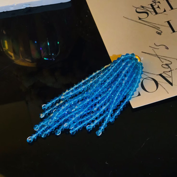 Kristalne resice naušnice – ručno pletene, vodopadni uzorak, nišni stil