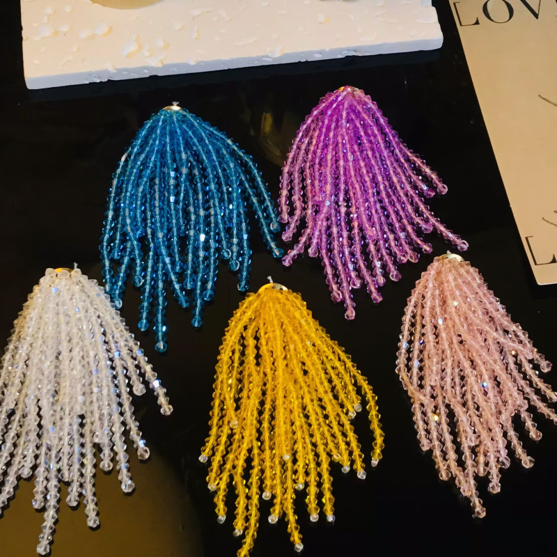 Kristalne resice naušnice – ručno pletene, vodopadni uzorak, nišni stil