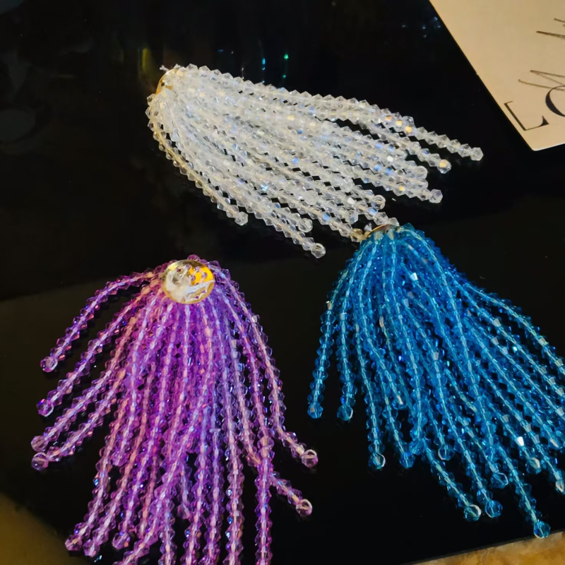 Kristalne resice naušnice – ručno pletene, vodopadni uzorak, nišni stil