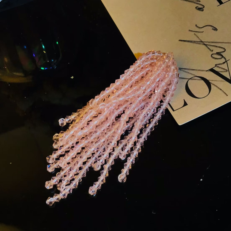 Kristalne resice naušnice – ručno pletene, vodopadni uzorak, nišni stil