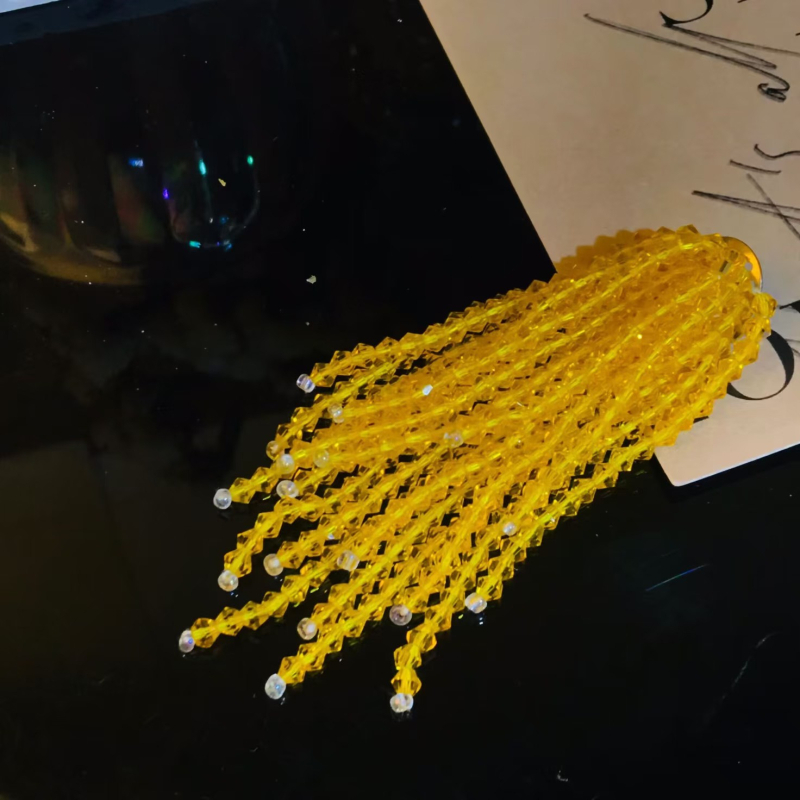 Kristalne resice naušnice – ručno pletene, vodopadni uzorak, nišni stil